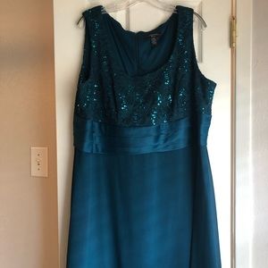 Sleeveless Green Sequined A-Line Formal Gown